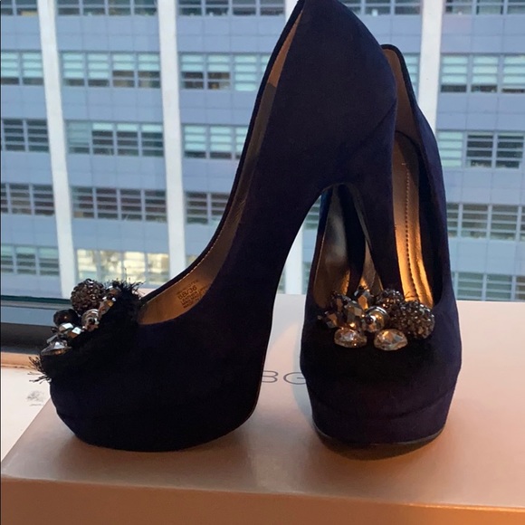 BCBGeberation- Dark Navy Heels - size 6 - Picture 3 of 9